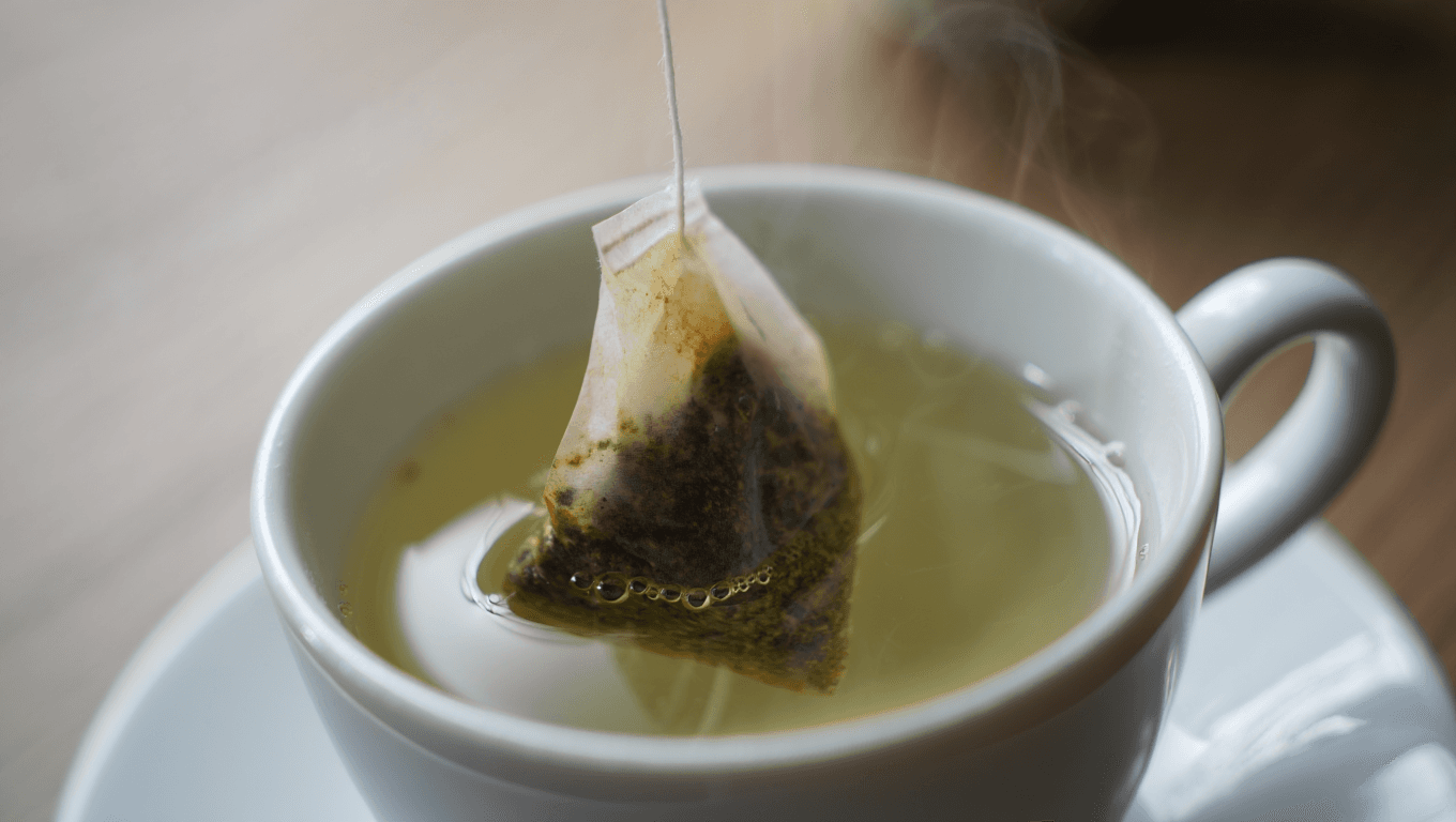 ¿Tu bolsita de té esconde plástico tóxico?